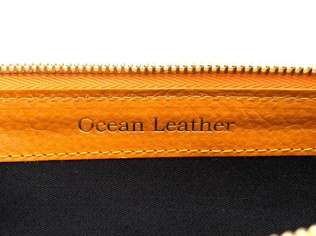 ペンケース内の「Ocean Leather」箔押し刻印