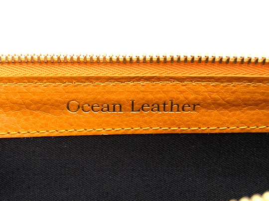 ペンケース内の「Ocean Leather」箔押し刻印