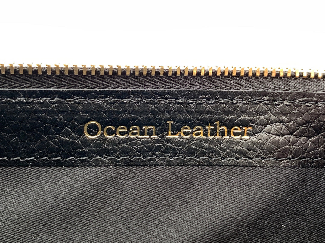 ペンケース内にある「Ocean Leather」箔押し刻印