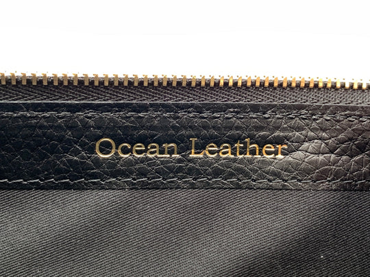 ペンケース内にある「Ocean Leather」箔押し刻印