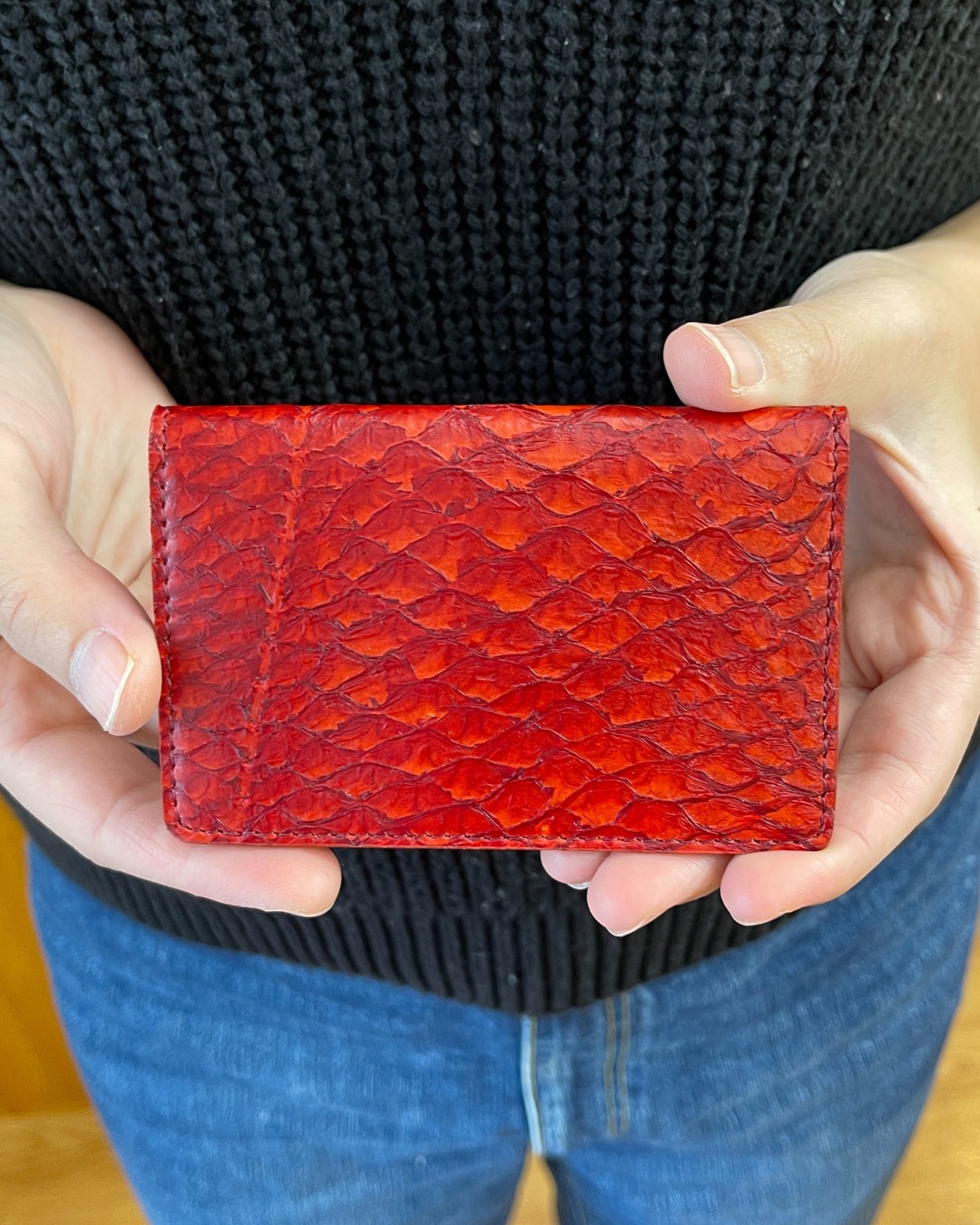 超撃レア迷彩と、赤レザーの名刺入れ 鯛の名刺入れ M｜Ocean Leather（オーシャンレザー）