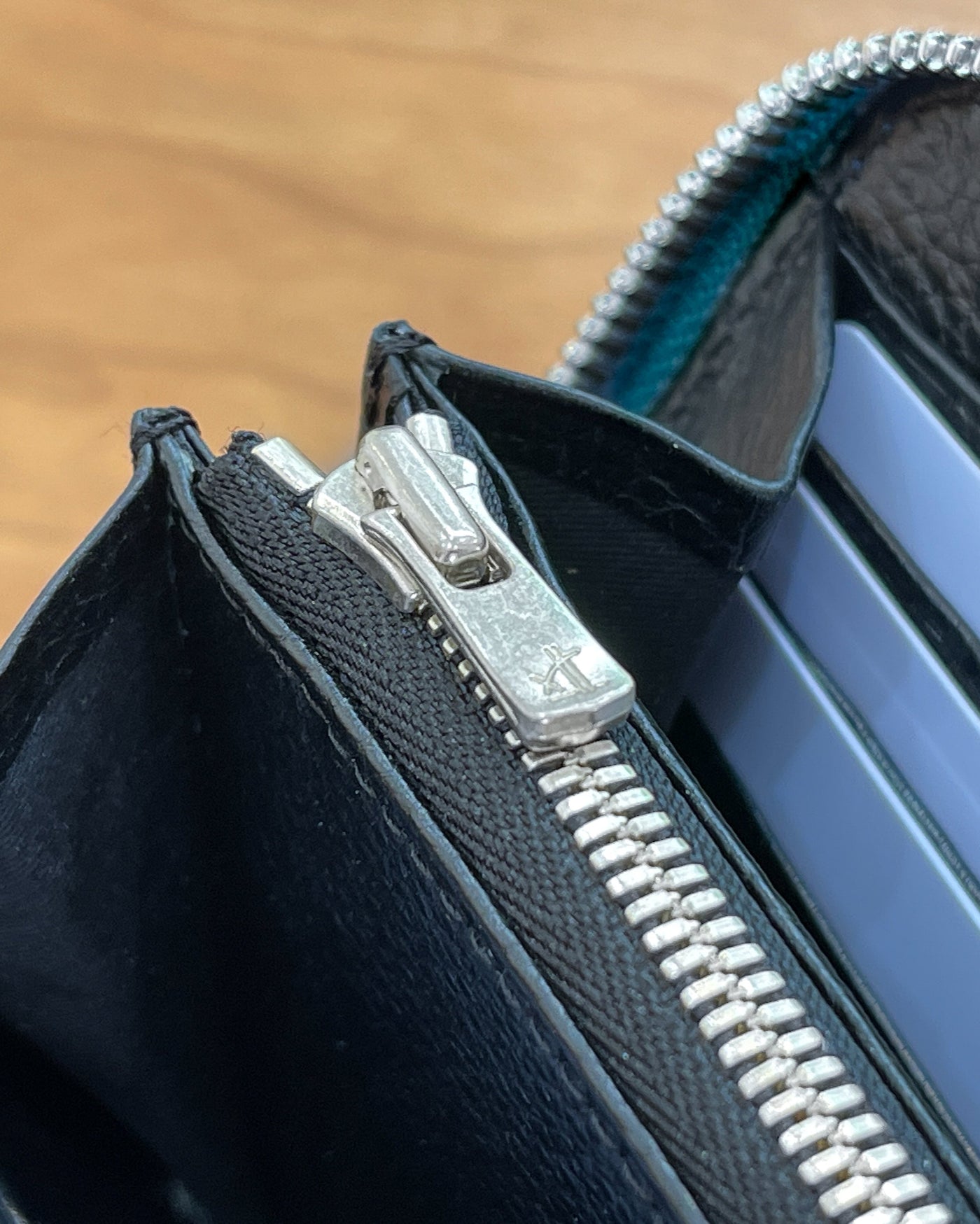 ラウンドファスナー長財布【ブリ】｜リアルカラー