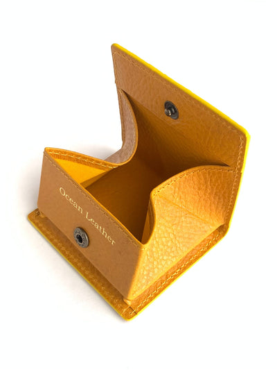 BOXコインケース【シイラ】黄色　を開けて斜めから撮影した写真